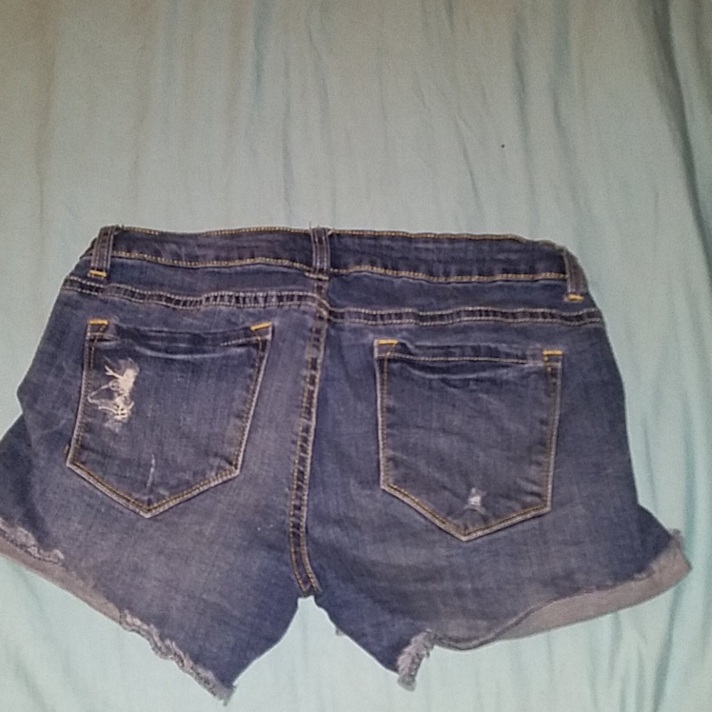 Ripped shorts - Picture 2 of 3